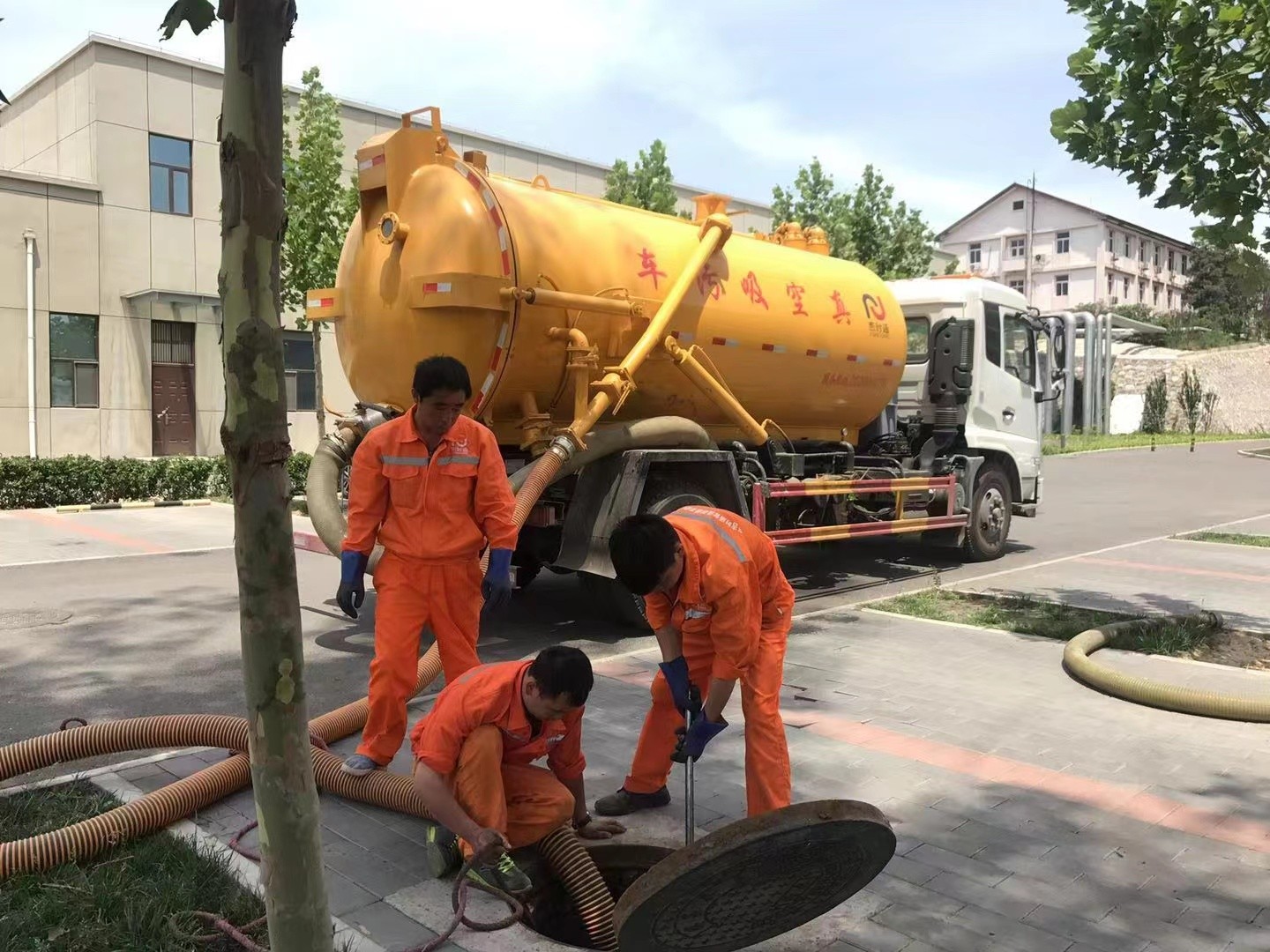 岱岳化粪池清理与5-8吨吸粪车施工效率分析
